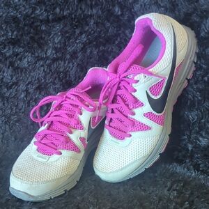 Nike Women's Running Shoes in White, Pink and Black